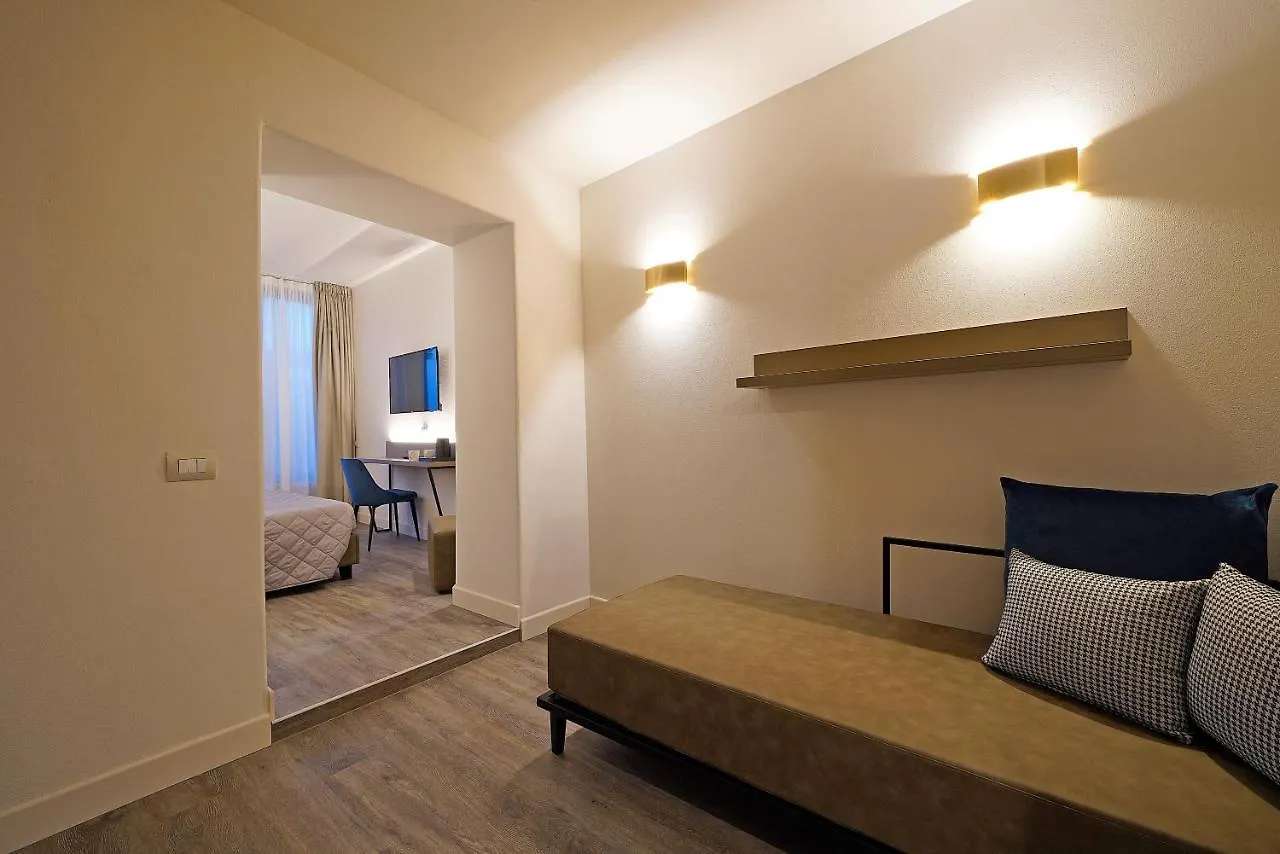 ***  Hotel Du Lac Gardone Riviera Italy
